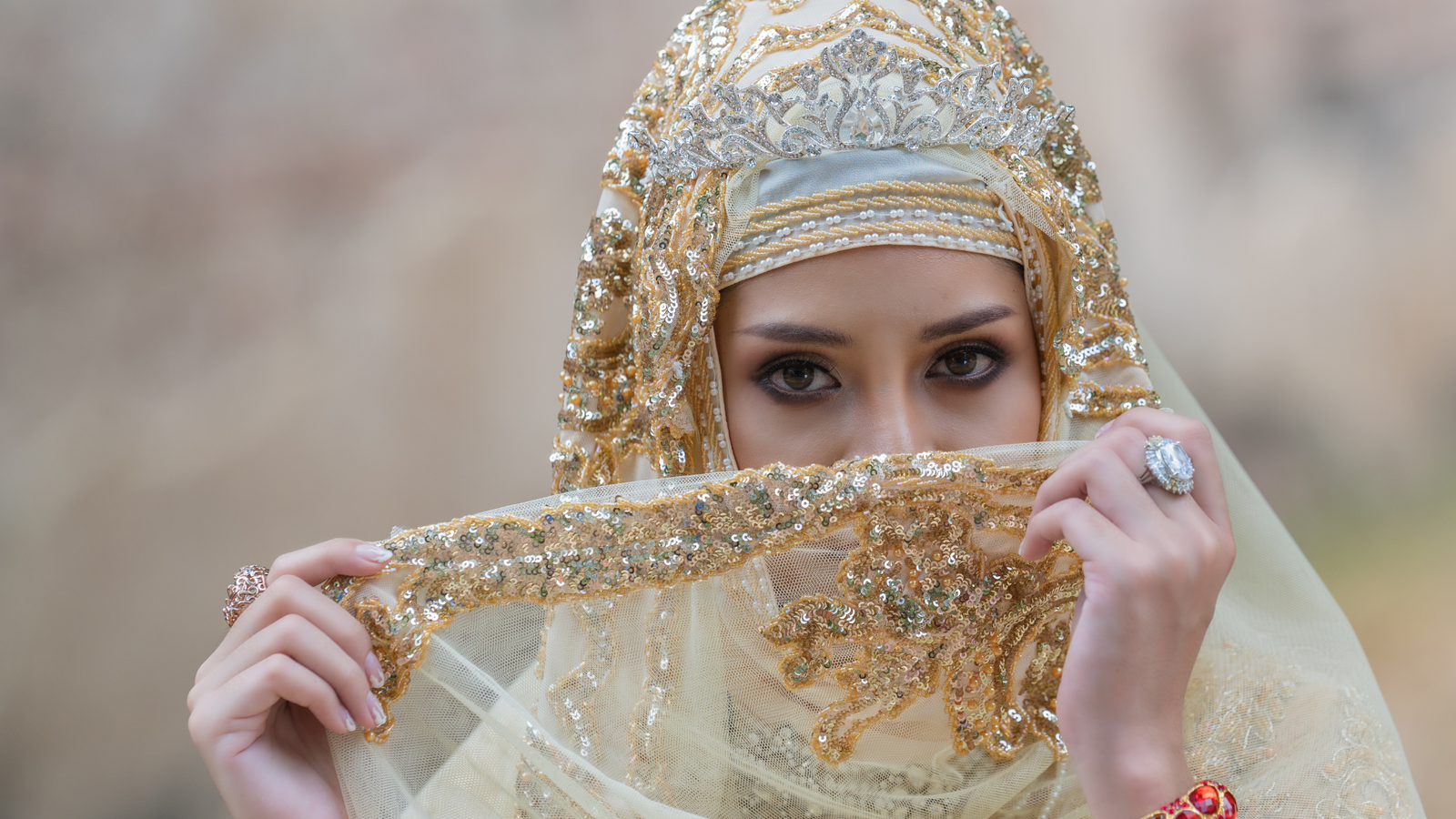 Islamic Patterns in Art and Fashion